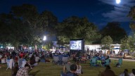 Cine bajo las estrellas gratis y mercado en Moore Square