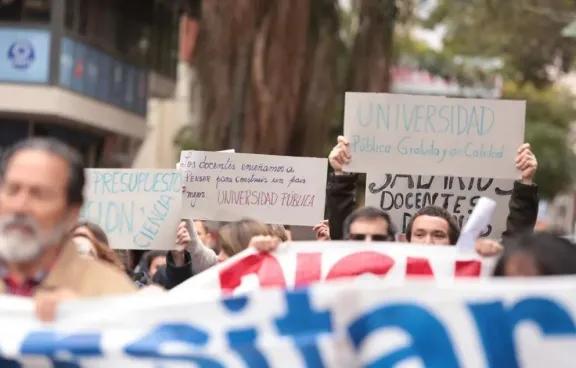 Milei vetó la ley de financiamiento universitario y genera rechazo en el sector