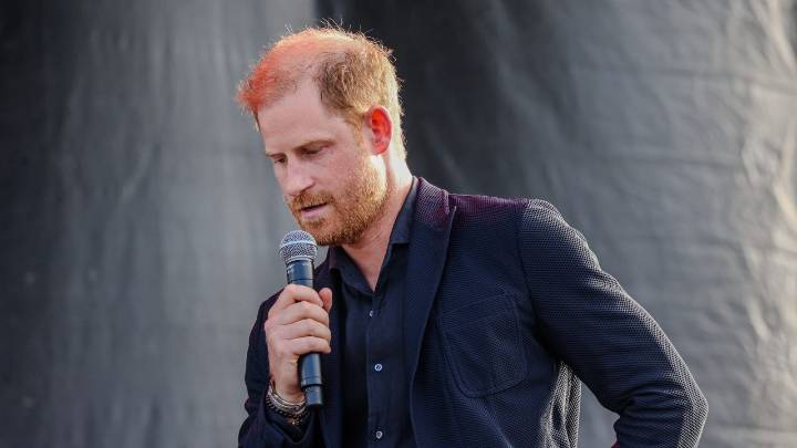 El príncipe Harry, lejos de su reconciliación con su hermano y su vuelta a familia real británica