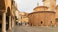 La ciudad entre lagos que fue centro del arte en Europa y atesora los edificios más bellos de Italia