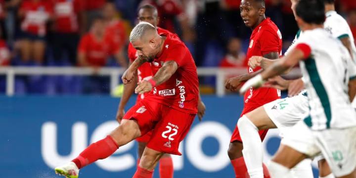 Tulio Gómez se pronunció sobre la sanción de Rodrigo Holgado sin jugar por un año: tomaría dura decisión en América