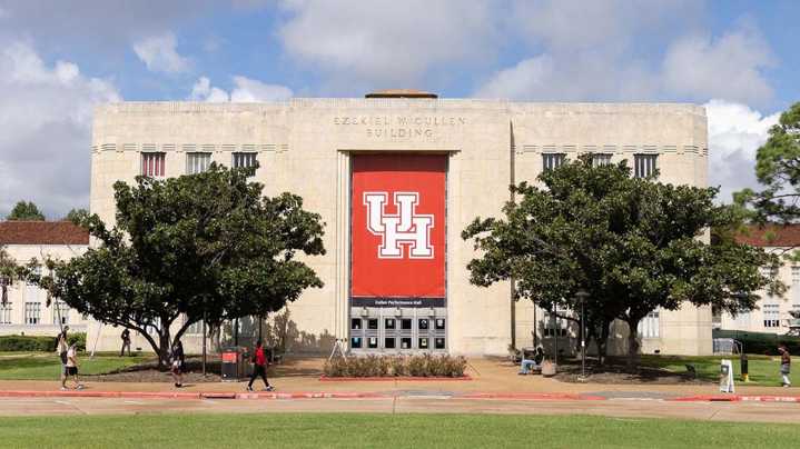 Houston stages furious comeback to beat Oregon State 27