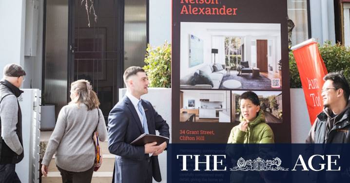 Melbourne auctions: The three-way fight over $1.36m Richmond house that was over in nine minutes