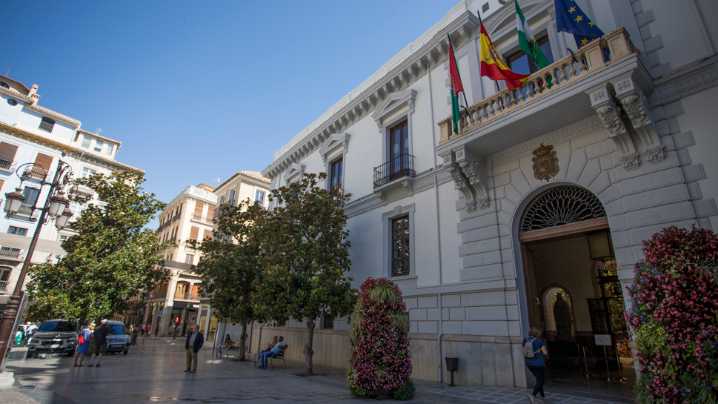 Advierten del "colapso" de las oficinas de registro municipales de Granada, "sin citas y con falta de personal"