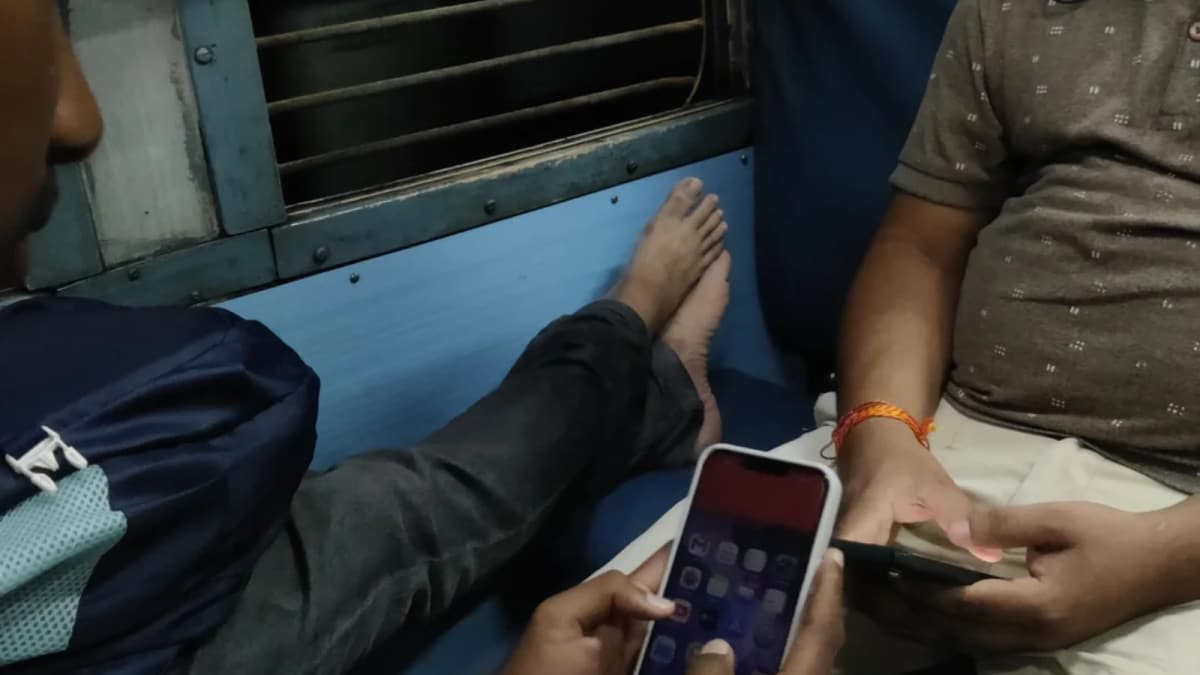 Man Loses Reserved Train Seat After Fellow Passenger Puts Feet On It: ‘Can’t Expect Civic Sense Here’
