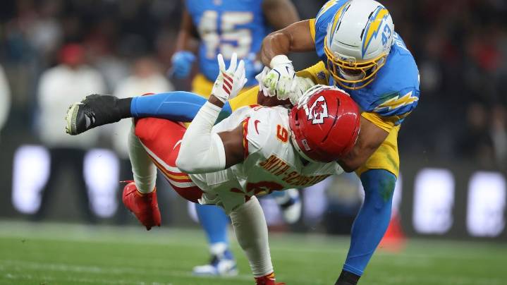 Herbert outduels Mahomes to help the Chargers beat the Chiefs 27