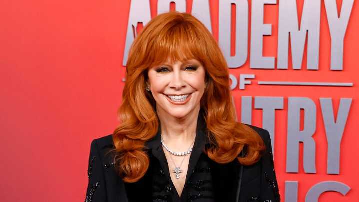 Reba McEntire Doesn't Look The Same Without Her Signature Curly Blowout
