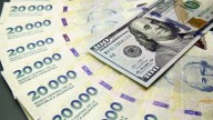 El dólar oficial cerró a $1.480 y achica la brecha con el blue