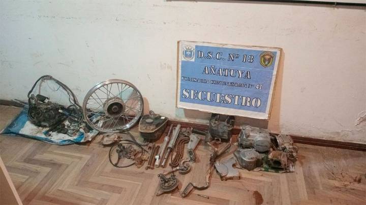 Añatuya: un mecánico detenido confesó que escondió partes de una moto robada en un horno de barro