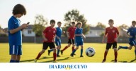 Entrenadores advierten que el uso excesivo de pantallas está dañando el desarrollo deportivo de los más chicos