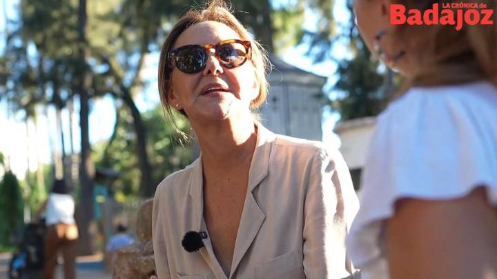 Vídeo | María Dueñas retoma el contacto con sus lectores en Badajoz