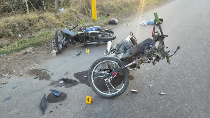 Choque entre dos motos: uno fue trasladado inconsciente y el otro con lesiones graves