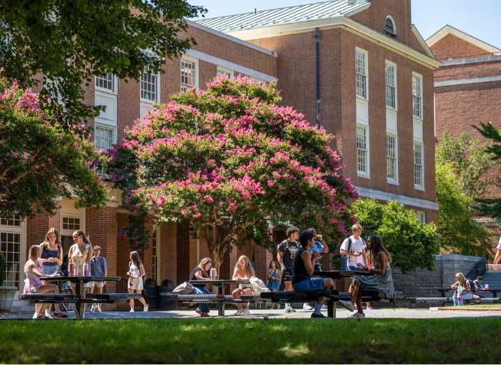 Matrícula gratis a estudiantes de bajos ingresos en Wake Forest
