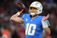 DraftKings promo code: Unlock $400 in value for MNF doubleheader, including $200 off NFL Sunday Ticket