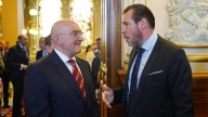 Puente utiliza a Carnero para justificar la falta de ministros en el Senado: "¿Se debatirá la ausencia de alcaldes del PP?"