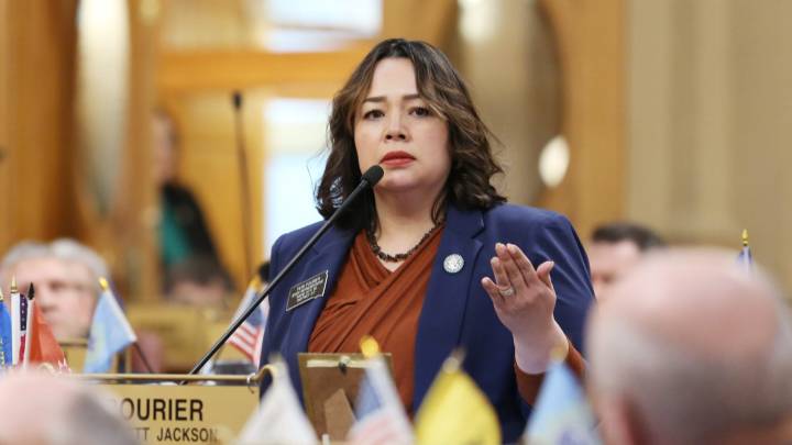 South Dakota lawmaker changes parties