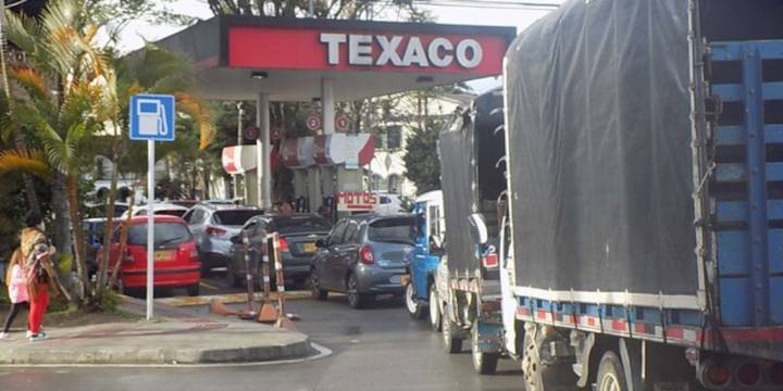 Aumento del salario mínimo de 2026 y nuevos impuestos del Gobierno Petro serán un problema para dueños de estos vehículos