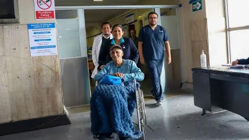 Gustavo Bueno, reconocido actor peruano, fue dado de alta tras compleja cirugía de la columna