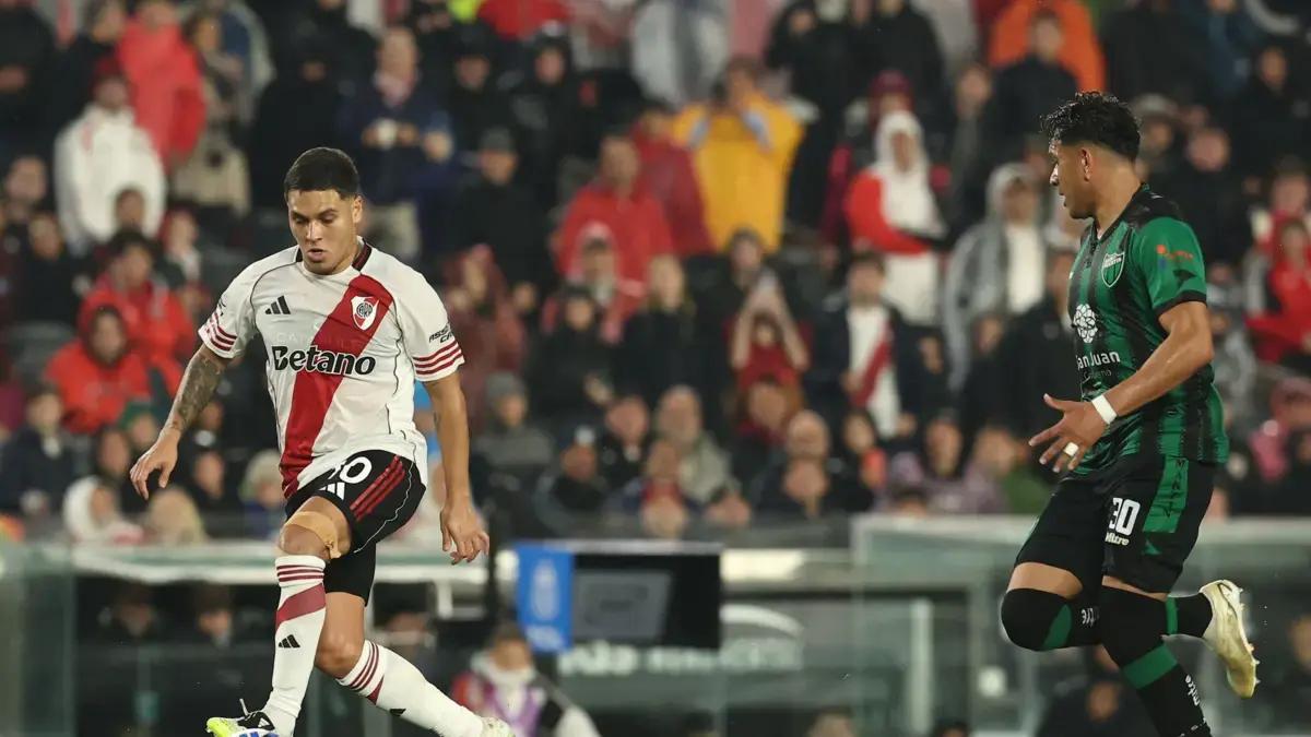 Juan Fernando Quintero prendió las alarmas en la Selección Colombia: salió con hielo en su rodilla del juego River Plate vs. San Martín de San Juan