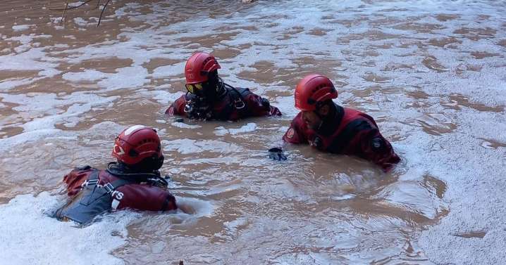 Encuentran el cadáver del padre arrastrado por la riada cerca de Barcelona mientras conducía con su hijo
