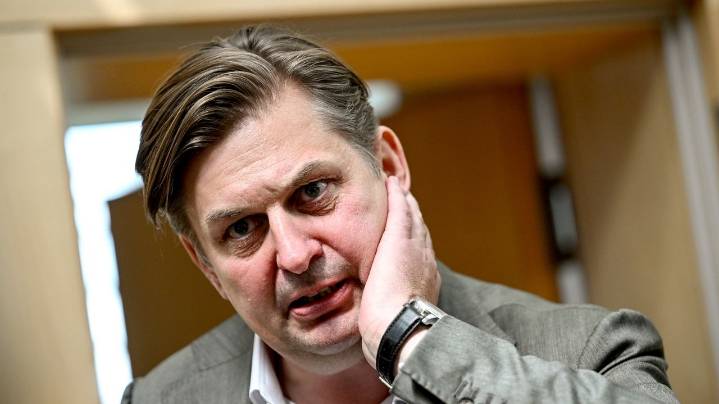 German parliament lifts immunity of a prominent far-right lawmaker and police search his home