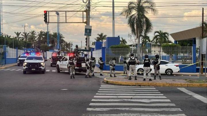 Emprenden persecución a balazos y detienen a un civil que recién había robado un vehículo en Culiacán
