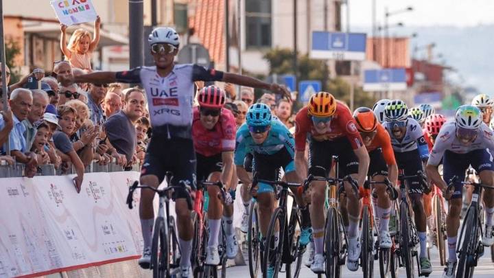Isaac del Toro gana en carrera por el Trofeo Matteotti y suma cuatro victorias en una semana