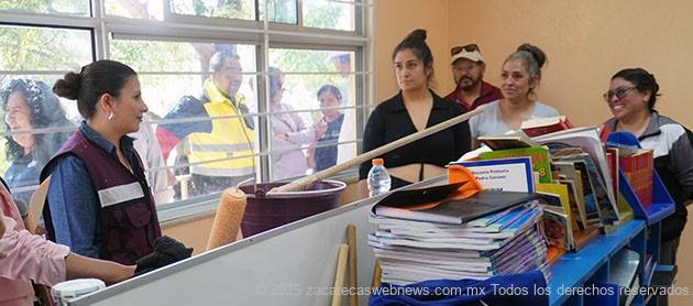PADRES DE FAMILIA Y AUTORIDADES DIGNIFICAN ESCUELAS