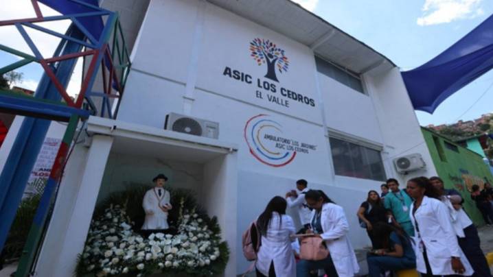 Presidente Maduro entrega rehabilitado Ambulatorio "ASIC Los Cedros" en El Valle