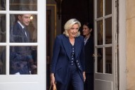 Le Pen y Sarkozy ponen al Gobierno francés al borde del precipicio