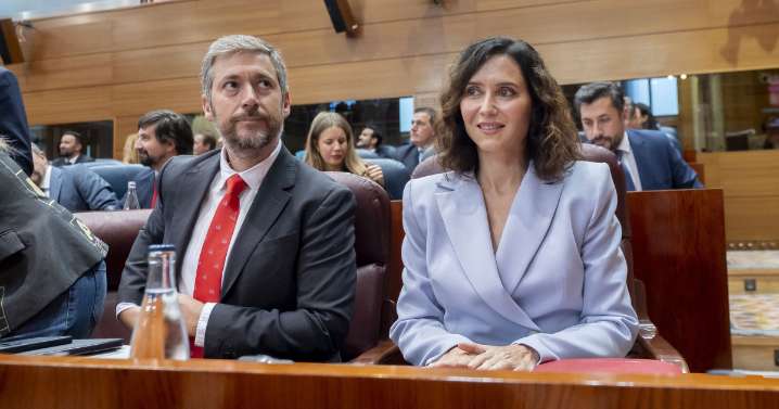 El PP de Ayuso destapa la técnica del PSOE para no hablar del «hermanísimo» de Sánchez