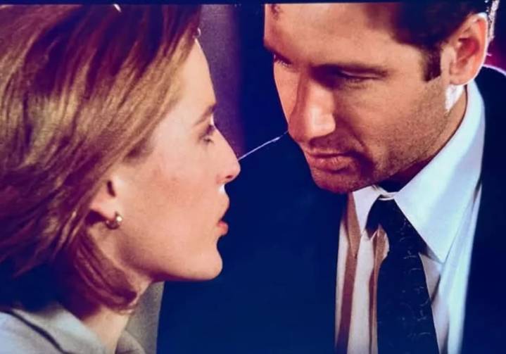 Te amo, te odio. Hicieron la serie más querida de los 90, todos pensaron que había tensión sexual pero un secreto se escondía