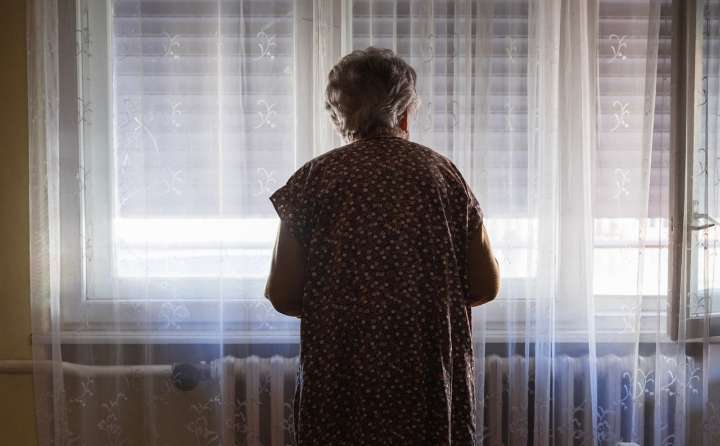 Dear Annie: Taking care of our elderly mom is straining my relationship with my brother