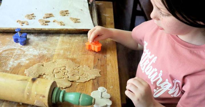 You and your kids can make goldfish and animal crackers at home