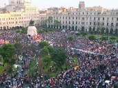 Policía dispersa marcha contra ley de pensiones en Perú