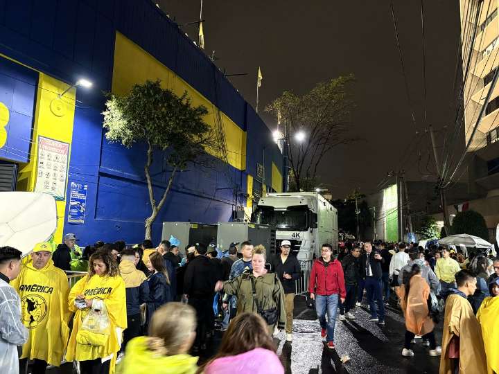 Revendedores ofrecen boletos para el América-Pumas al doble del precio original