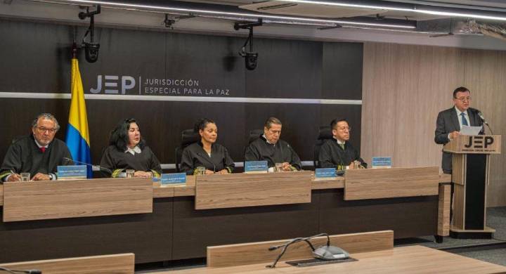 Sin cárcel: JEP dicta penas restaurativas a miembros del exsecretariado de las Farc por crímenes