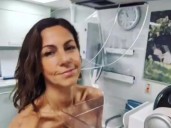 Una histórica presentadora de BBC sorprendió a sus fans al aparecer desnuda en su cuenta de Instagram
