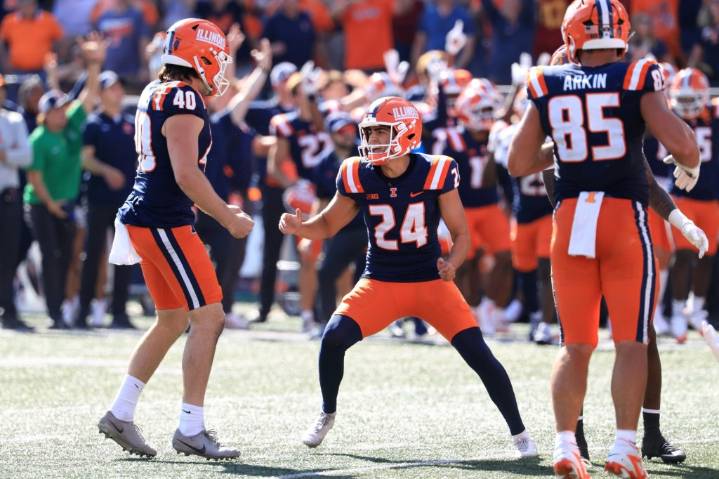 USC football loses to Illinois on last