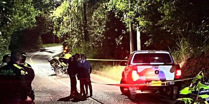 Masacre en lujosa zona de Cali: tres hombres asesinados al interior de una camioneta El violento episodio se registró en la vía que conduce al corregimiento La Buitrera.