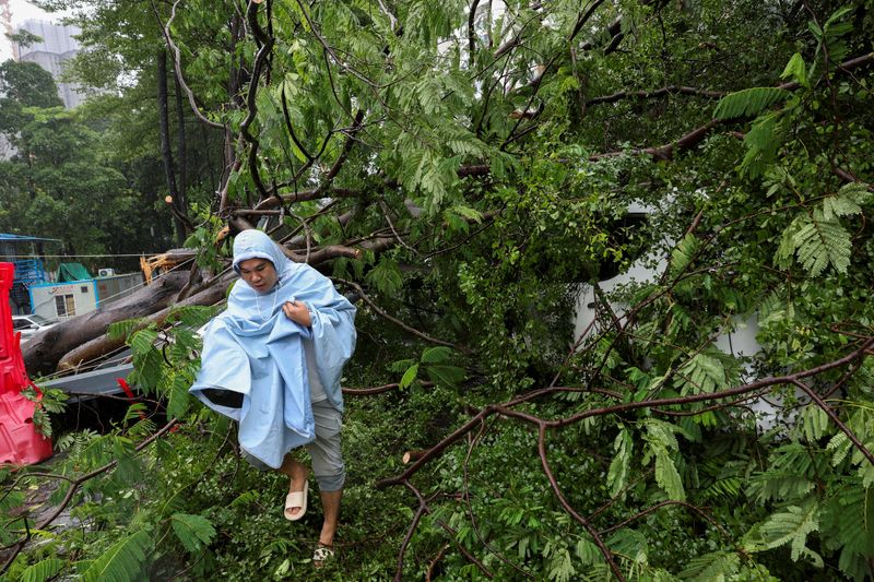 New flood fears spook evacuees after Super Typhoon Ragasa kills 14 in Taiwan