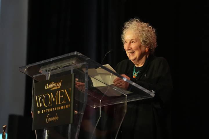 La escritora Margaret Atwood es galardonada por su trayectoria con el Premio Internacional Joan Margarit de Poesía