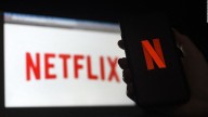Anonimato, acoso y FBI: el nuevo documental de Netflix que te atrapará si te gustó “Adolescencia”
