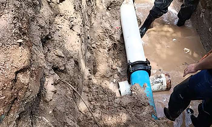 Continúa Aguah trabajos de reparación de línea de conducción