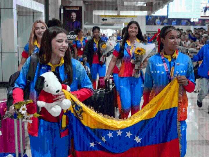 La Vinotinto U17 de voleibol regresó al país bañada en oro (+Videos)