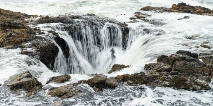 Man drowns after falling into 'Thor's Well' along the Oregon coastline