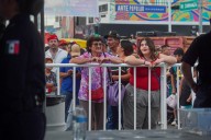 Familias llegan a la Plaza del Ángel para El Grito