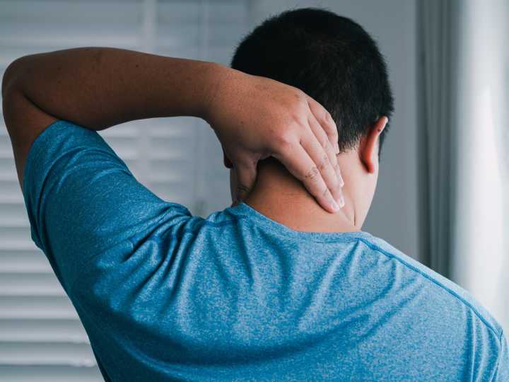 Rigidez y contracturas: tres secuencias para hacer durante el día y liberar tensiones en cadera, cuello y espalda