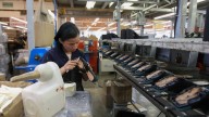 México impone cuotas al calzado chino en plena visita de Marco Rubio