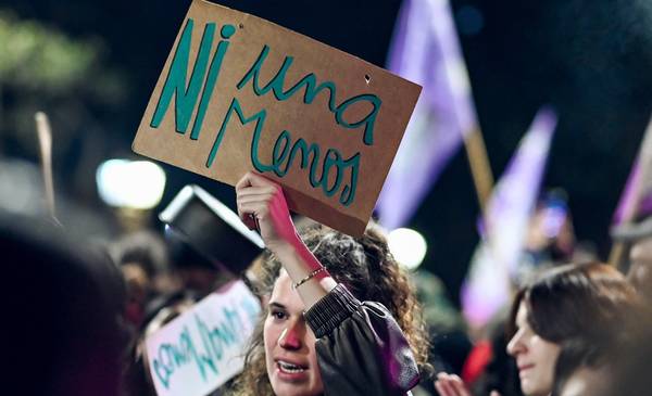 Marcha Ni Una Menos por el triple femicidio en Varela: dónde y a qué hora es